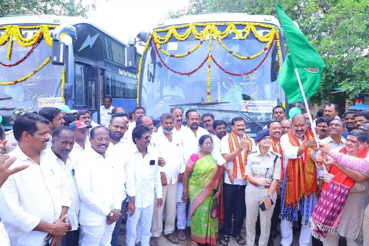 RTC ने वेमुलावाड़ा से मुंबई तक दो एसी बसें शुरू की RTC ने वेमुलावाड़ा से मुंबई तक दो एसी बसें शुरू की