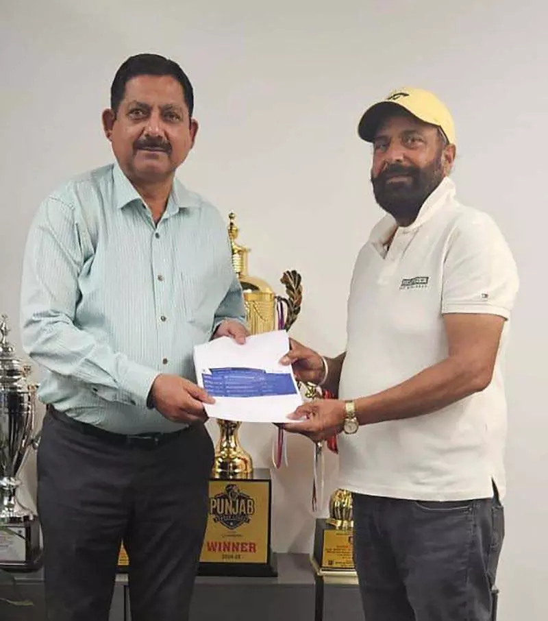 Olympian Sanjeev राउंड ग्लास अकादमी में सहायक तकनीकी प्रमुख Olympian Sanjeev राउंड ग्लास अकादमी में सहायक तकनीकी प्रमुख