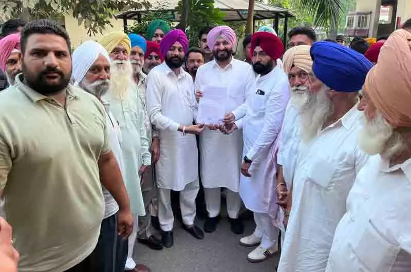 Kilaraipur के ग्रामीणों ने रेल मंत्री से ट्रेन ठहराव और ओवरब्रिज की मांग की Kilaraipur के ग्रामीणों ने रेल मंत्री से ट्रेन ठहराव और ओवरब्रिज की मांग की