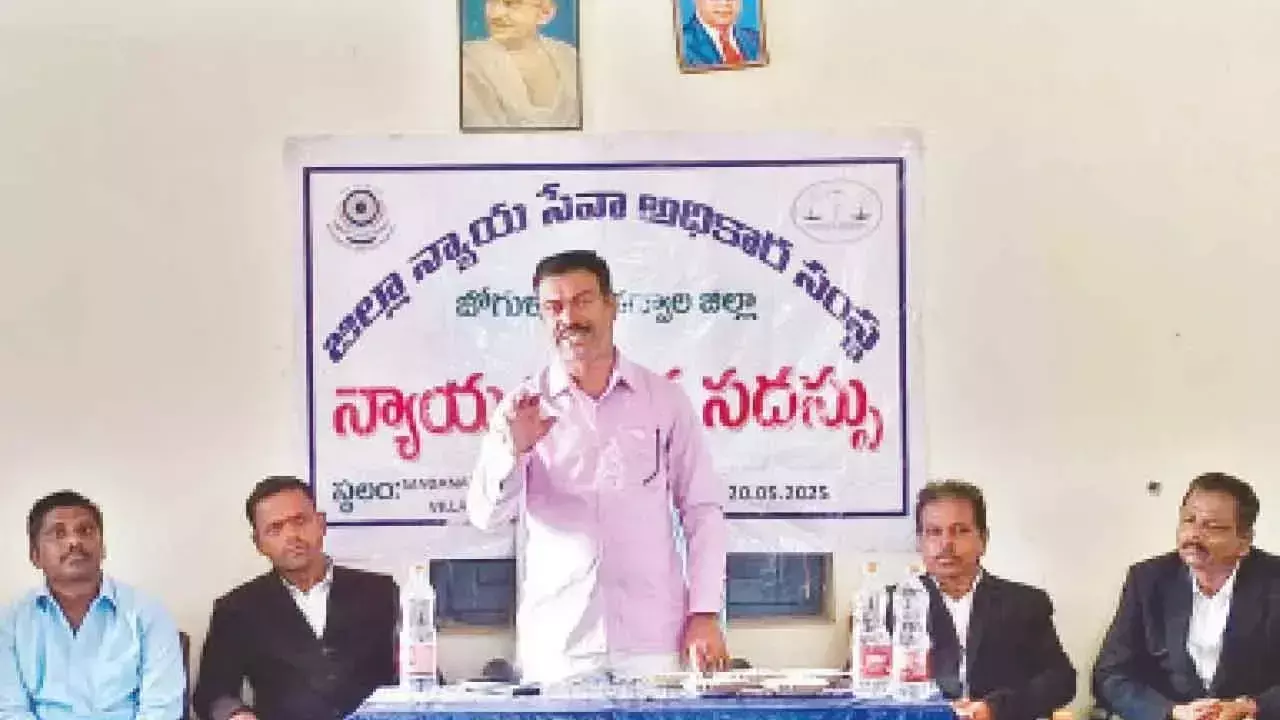 Telangana: असंगठित श्रमिकों को उनके अधिकारों एवं हकों के बारे में शिक्षित किया गया Telangana: असंगठित श्रमिकों को उनके अधिकारों एवं हकों के बारे में शिक्षित किया गया