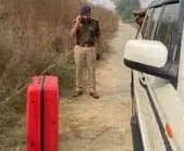 Karnataka: बेंगलुरु रेलवे ट्रैक के पास सूटकेस में महिला का शव मिला Karnataka: बेंगलुरु रेलवे ट्रैक के पास सूटकेस में महिला का शव मिला