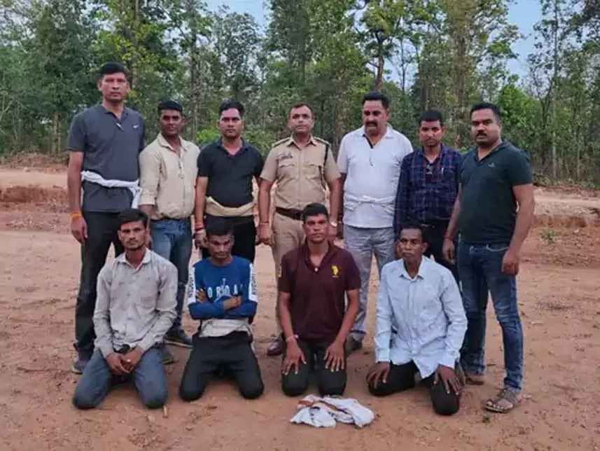 CG BREAKING: महिला से गैंगरेप करने वाले 4 आरोपी गिरफ्तार CG BREAKING: महिला से गैंगरेप करने वाले 4 आरोपी गिरफ्तार