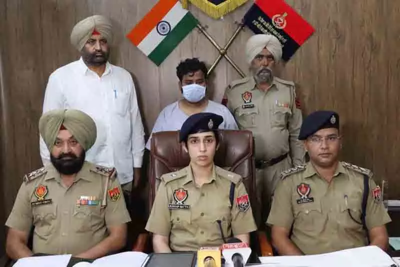 Amritsar में जुए के आदी व्यक्ति ने चचेरे भाई की हत्या की, गिरफ्तार Amritsar में जुए के आदी व्यक्ति ने चचेरे भाई की हत्या की, गिरफ्तार