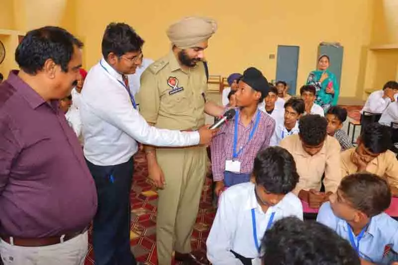 SSP ग्रामीण की ओर से SOE के छात्रों को जीवन में ऊंचे लक्ष्य रखने की सलाह SSP ग्रामीण की ओर से SOE के छात्रों को जीवन में ऊंचे लक्ष्य रखने की सलाह