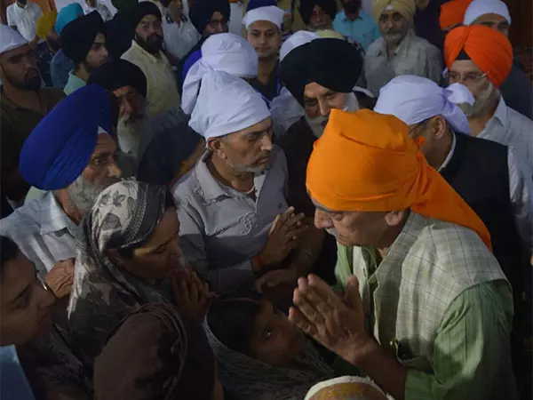 एलजी सिन्हा ने Poonch का दौरा किया, गोलाबारी पीड़ितों से की मुलाकात एलजी सिन्हा ने Poonch का दौरा किया, गोलाबारी पीड़ितों से की मुलाकात