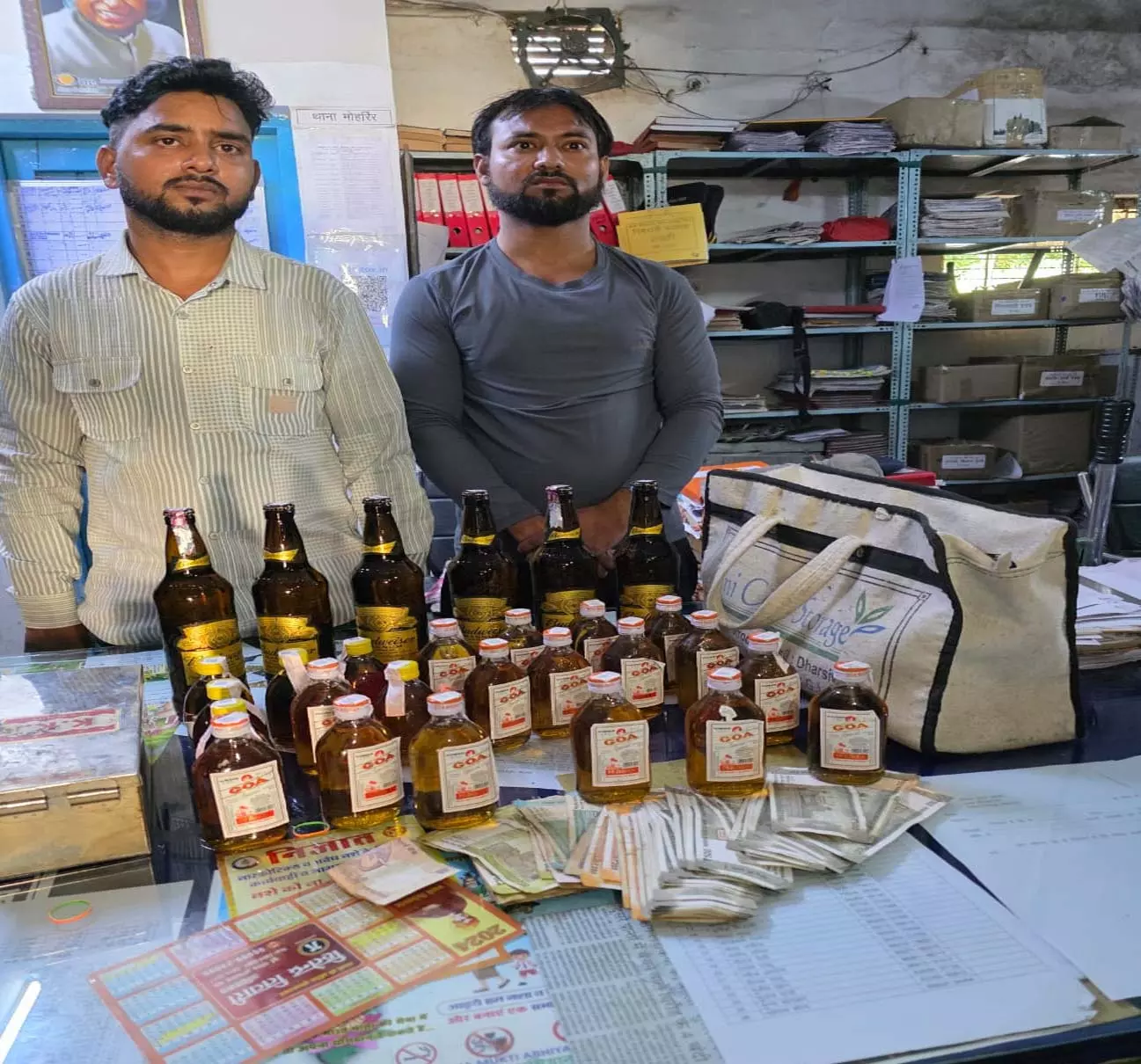 रायपुर में अवैध शराब कारोबार का भंडाफोड़, दो आरोपी गिरफ्तार रायपुर में अवैध शराब कारोबार का भंडाफोड़, दो आरोपी गिरफ्तार