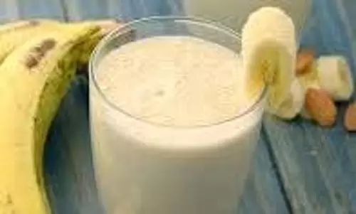 Almond Banana Smoothie: जल्द से जल्द इस हेल्दी ड्रिंक से जुड़ें, मिलेंगे फायदे ही