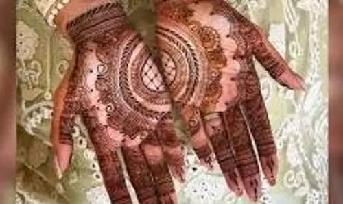 Mehndi Design: वट सावित्री पर हाथों पर लगाएं ये ट्रेंडी मेहंदी, मिलेगी खूब तारीफ