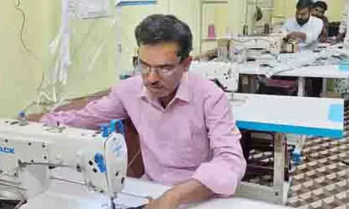 जमुई : लाखों की नौकरी छोड़ गांव में खड़ी की मिसाल, गारमेंट फैक्ट्री से बदली तस्वीर