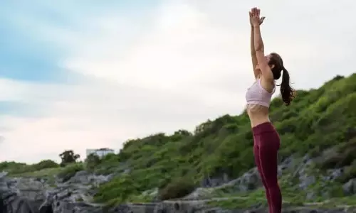 Yoga: दिनभर की थकान दूर करने के लिए रोजाना करें ये 5 योगासन Yoga: दिनभर की थकान दूर करने के लिए रोजाना करें ये 5 योगासन