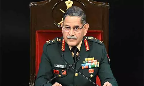 COAS जनरल द्विवेदी ने ऑपरेशन सिंदूर में शहीद हुए अग्निवीर मुरली नाइक को श्रद्धांजलि दी COAS जनरल द्विवेदी ने ऑपरेशन सिंदूर में शहीद हुए अग्निवीर मुरली नाइक को श्रद्धांजलि दी