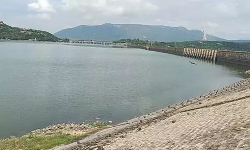 Tamil Nadu : मेट्टूर बांध में पानी का प्रवाह बढ़ा Tamil Nadu : मेट्टूर बांध में पानी का प्रवाह बढ़ा