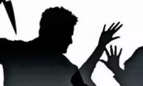 Kannauj: मायके जाने पर झगड़ा, पति ने पत्नी को चाकू से घायल किया Kannauj: मायके जाने पर झगड़ा, पति ने पत्नी को चाकू से घायल किया