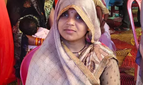 Kaushambi: ग्राम प्रधान गीता देवी ने ट्रेन के आगे कूदकर की आत्महत्या