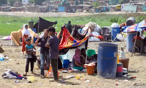बुलडोजर का महाएक्शन: अवैध अतिमक्रमण के खिलाफ दूसरे दिन भी बुलडोजर कार्रवाई जारी बुलडोजर का महाएक्शन: अवैध अतिमक्रमण के खिलाफ दूसरे दिन भी बुलडोजर कार्रवाई जारी