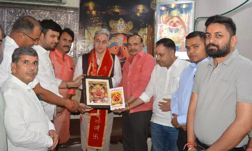 Jaipur: मुख्य सचिव का सालासर दौरा, सालासर बालाजी मंदिर में किए दर्शन Jaipur: मुख्य सचिव का सालासर दौरा, सालासर बालाजी मंदिर में किए दर्शन