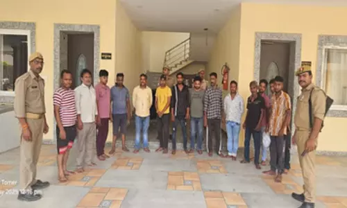 Bareilly: बारादरी थाना पुलिस ने सट्टा रैकेट का भंडाफोड़ किया