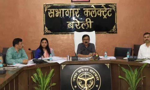 Bareilly: जिलाधिकारी ने कर करेत्तर एवं राजस्व वसूली कार्यों की करी समीक्षा Bareilly: जिलाधिकारी ने कर करेत्तर एवं राजस्व वसूली कार्यों की करी समीक्षा