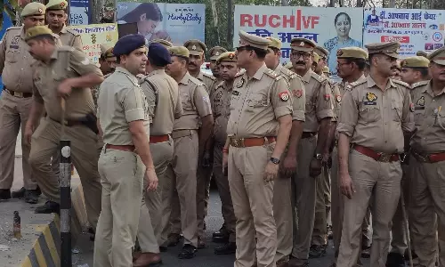 Bareilly: एसपी सिटी ने अवैध रूप से संचालित टैक्सी एवं बसों के विरूद्ध अभियान में कार्यवाही की Bareilly: एसपी सिटी ने अवैध रूप से संचालित टैक्सी एवं बसों के विरूद्ध अभियान में कार्यवाही की