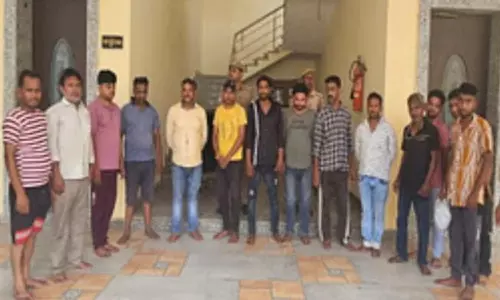Bareilly: गंगापुर मे बंद मकान से 14 सट्टेबाज गिरफ्तार Bareilly: गंगापुर मे बंद मकान से 14 सट्टेबाज गिरफ्तार