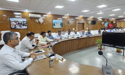 Farrukhabad: जिलाधिकारी आशुतोष कुमार द्विवेदी ने जल जीवन परियोजना मिशन की बैठक ली