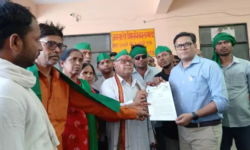 Kaimganj: आठ सूत्रीय समस्याओं को लेकर एसडीएम को सौंपा ज्ञापन Kaimganj: आठ सूत्रीय समस्याओं को लेकर एसडीएम को सौंपा ज्ञापन