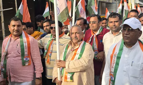 Nawabganj: शौर्य दिवस के उपलक्ष्य में कस्बे में निकाली गयी तिरंगा यात्रा Nawabganj: शौर्य दिवस के उपलक्ष्य में कस्बे में निकाली गयी तिरंगा यात्रा