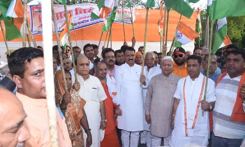 Jaipur: उप मुख्यमंत्री ने तिरंगा रैली में वीर शहीदों को अर्पण की भावभीनी श्रद्धांजलि Jaipur: उप मुख्यमंत्री ने तिरंगा रैली में वीर शहीदों को अर्पण की भावभीनी श्रद्धांजलि