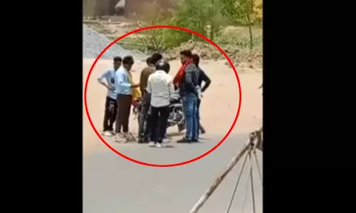 दो पक्षों में हुई जबरदस्त लड़ाई, डीजे पर मन पसंद का गाना बजाने को लेकर बवाल दो पक्षों में हुई जबरदस्त लड़ाई, डीजे पर मन पसंद का गाना बजाने को लेकर बवाल