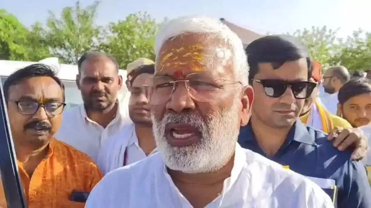 Jalaun: स्वतंत्र देव सिंह ने किया जल जीवन मिशन कार्यों का निरीक्षण