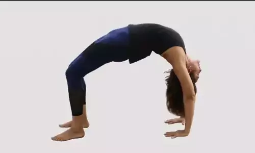 Yoga for Summer: गर्मियों में ठंडक पाने के लिए करें ये योगासन Yoga for Summer: गर्मियों में ठंडक पाने के लिए करें ये योगासन