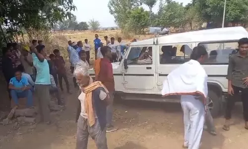 Mauganj: भाजपा नेता के घर में घुसा तेंदुआ, मचा हड़कंप Mauganj: भाजपा नेता के घर में घुसा तेंदुआ, मचा हड़कंप