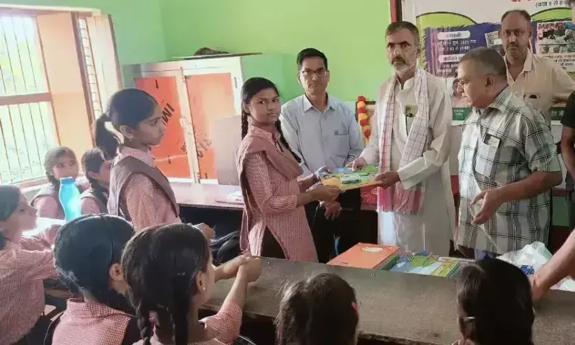 Ballia: परिषदीय विद्यालयों में समर कैंप का उत्साहपूर्ण आरंभ Ballia: परिषदीय विद्यालयों में समर कैंप का उत्साहपूर्ण आरंभ