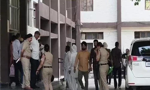 Haryana: लघु सचिवालय को बम से उड़ाने की धमकी, दहशत का माहौल Haryana: लघु सचिवालय को बम से उड़ाने की धमकी, दहशत का माहौल