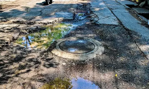 Karnataka : ऐवान-ए-शाही कॉलोनी की जीर्ण-शीर्ण आंतरिक सड़क