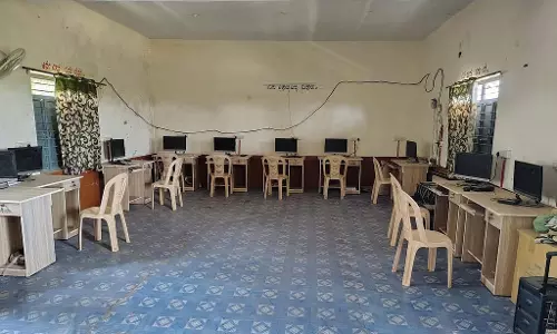 Karnataka : बिजली के बिना धूल खा रहे हैं कम्प्यूटर Karnataka : बिजली के बिना धूल खा रहे हैं कम्प्यूटर