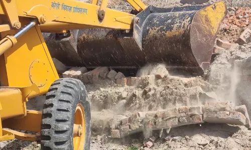 Bareilly: BDA की सुभाषनगर में अवैध निर्माण पर कार्रवाई Bareilly: BDA की सुभाषनगर में अवैध निर्माण पर कार्रवाई