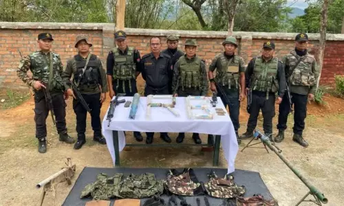 Manipur: भारतीय सेना ने भारत-म्यांमार सीमा पर उग्रवादी शिविर का भंडाफोड़ किया Manipur: भारतीय सेना ने भारत-म्यांमार सीमा पर उग्रवादी शिविर का भंडाफोड़ किया