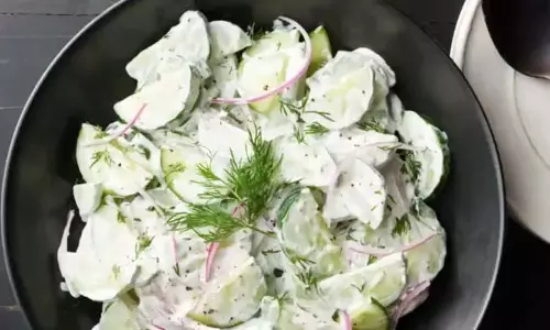 Creamy Cucumber Salad :गर्मी से बचने के लिए घर पर बनाएं मलाईदार खीरे का सलाद Creamy Cucumber Salad :गर्मी से बचने के लिए घर पर बनाएं मलाईदार खीरे का सलाद