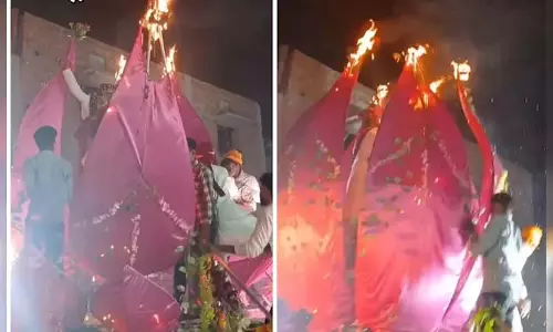 VIDEO: दूल्हा-दुल्हन के स्टेज पर लगी आग,  मची अफरा-तफरी
