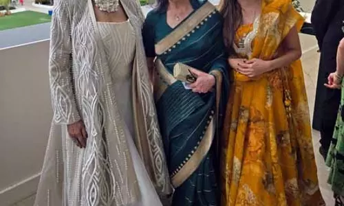 कान्स में मां शर्मिला टैगोर और सिमी गरेवाल के साथ सबा ने की यादें ताजा, साझा किए खास पल कान्स में मां शर्मिला टैगोर और सिमी गरेवाल के साथ सबा ने की यादें ताजा, साझा किए खास पल