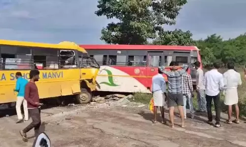 KSRTC की दो बसों की आमने-सामने टक्कर में 35 से अधिक लोग घायल