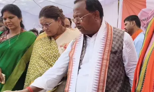 अधिकारी कर रहा मानसिक प्रताड़ित, आंगनबाड़ी कार्यकर्ता ने रोते हुए मंत्री को बताई आपबीती