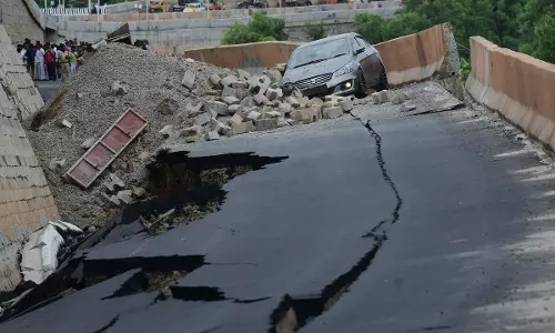 NH-66 ढहने के बाद चवक्कड़ में विरोध प्रदर्शन स्थानीय लोगों की सुरक्षा NH-66 ढहने के बाद चवक्कड़ में विरोध प्रदर्शन स्थानीय लोगों की सुरक्षा