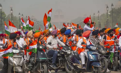 Mumbai: ड्रग्स तस्करी पर NCB की कार्रवाई, संदिग्ध हिरासत में Mumbai: ड्रग्स तस्करी पर NCB की कार्रवाई, संदिग्ध हिरासत में