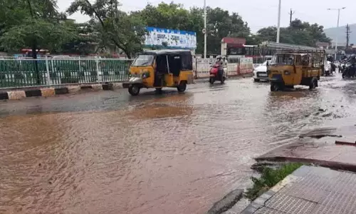 विशाखापत्तनम में भारी बारिश, निचले इलाके जलमग्न
