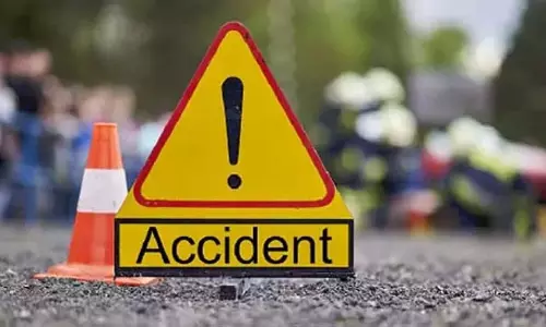 सड़क दुर्घटना: अज्ञात वाहन की टक्कर से तीन लोगों की मौत