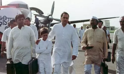 राजीव गांधी पुण्यतिथि: राहुल गांधी बोले पापा, आपकी यादें
