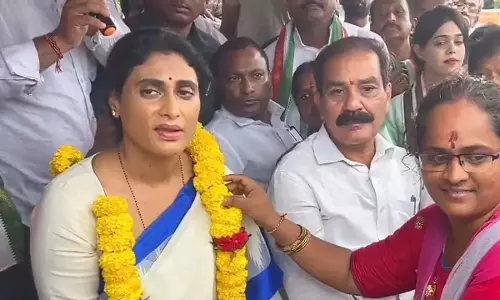 APCC प्रमुख ने वीएसपी कार्यकर्ताओं के समर्थन में अनिश्चितकालीन भूख हड़ताल शुरू की APCC प्रमुख ने वीएसपी कार्यकर्ताओं के समर्थन में अनिश्चितकालीन भूख हड़ताल शुरू की