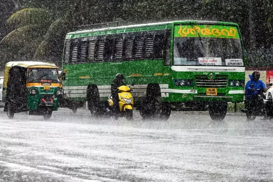 Kerala में भारी बारिश के कारण चार जिलों में रेड अलर्ट जारी